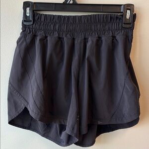 Lululemon Track That 5” high rise black 4 shorts